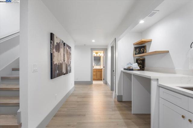 689 Santa Ray Ave, Oakland CA: https://media.crmls.org/mediaz/06763104-b78c-4b9d-ae3e-5b6a2d896f5d.jpg