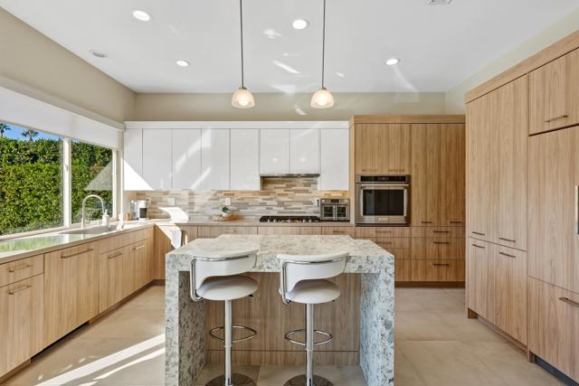 134 E Kavenish Drive, Rancho Mirage CA: https://media.crmls.org/mediaz/06763874-6e43-4967-97f3-50e3b6237dac.jpg