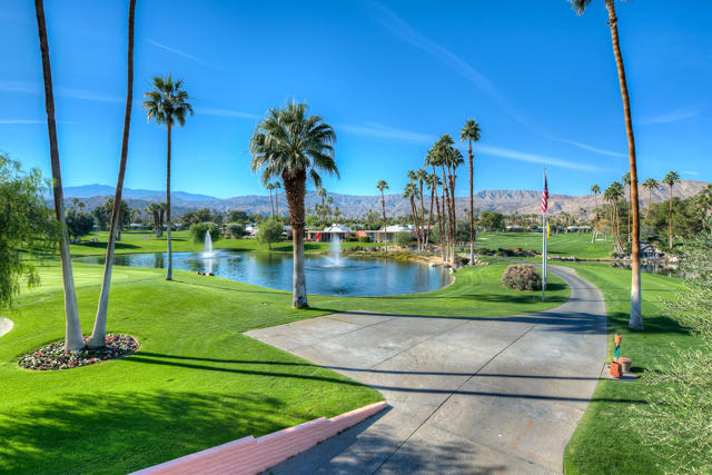47314 Abdel Circle, Palm Desert CA: https://media.crmls.org/mediaz/067676a8-d241-449e-8fcb-7196445b1689.jpg