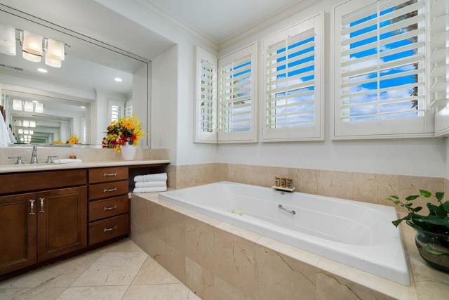 80288 Via Tesoro, La Quinta CA: https://media.crmls.org/mediaz/067680e0-ceef-450f-a11a-862ea2197e54.jpg