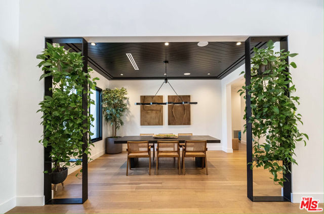 18938 Wells Drive, Tarzana CA: https://media.crmls.org/mediaz/0676c654-1dfe-4645-845e-7aaac6917dc4.jpg