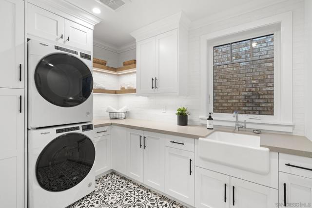 464 466 Westbourne, San Diego CA: https://media.crmls.org/mediaz/0676e460-e0a6-4ced-a61e-ad9a4764c535.jpg