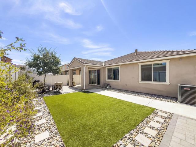 Detail Gallery Image 4 of 36 For 28007 Moosa Creek Way, Valley Center,  CA 92082 - 4 Beds | 2 Baths
