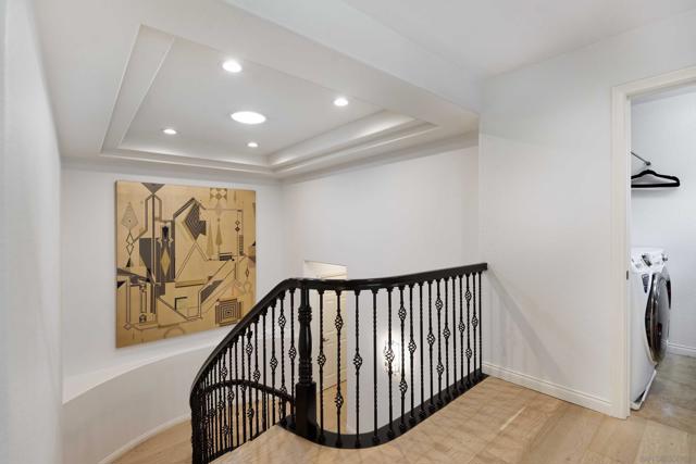 1329 Caminito Balada, La Jolla CA: https://media.crmls.org/mediaz/0677c4db-b3d9-4791-9841-c34fdbe566d9.jpg