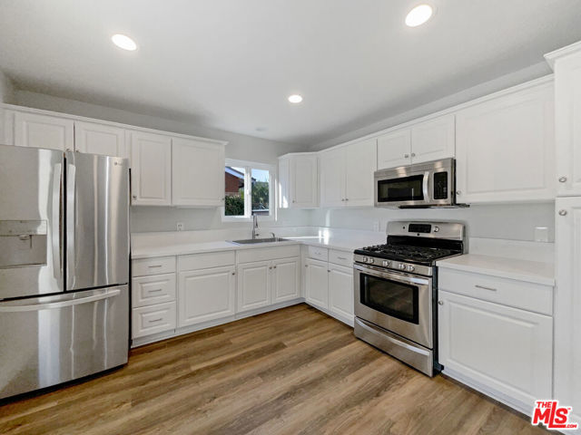 226 Calle La Sombra, Camarillo CA: https://media.crmls.org/mediaz/06785e14-32dd-4ed6-911c-0e002a02a815.jpg