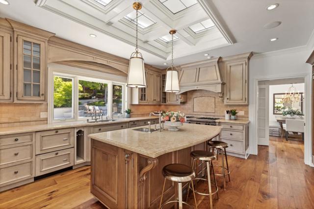 16541 Cypress Way, Los Gatos CA: https://media.crmls.org/mediaz/06789857-6916-458c-823e-a895957d95dd.jpg