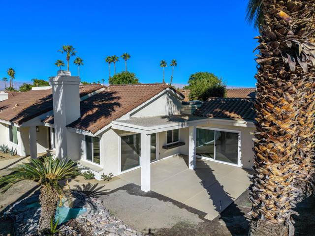 77787 Saint Croix Drive, Palm Desert CA: https://media.crmls.org/mediaz/06789937-2d36-4c45-9238-8b4cce813f27.jpg
