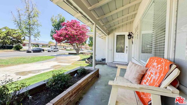 565 W El Morado Court, Ontario CA: https://media.crmls.org/mediaz/0678c4ba-920d-4191-8210-b1d613b00651.jpg