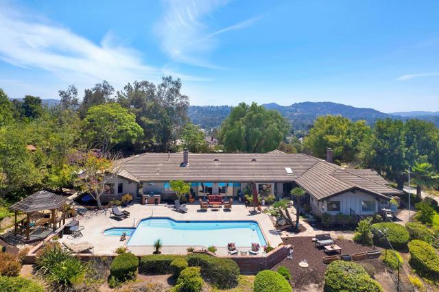 17505 Corte Lomas Verde, Poway CA: https://media.crmls.org/mediaz/0678d303-8ad7-413b-bd68-08c8a6b0d4c8.jpg