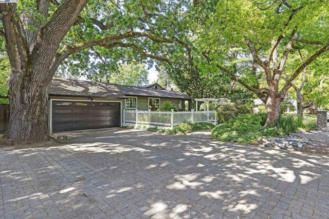 203 Roberta Ave, Pleasant Hill CA: https://media.crmls.org/mediaz/06790438-250d-412c-bafa-a892c64f606d.jpg