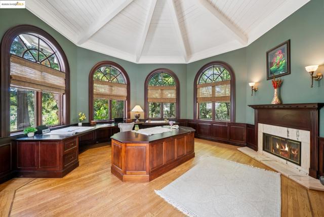 9 Burton Vista Ct, Lafayette CA: https://media.crmls.org/mediaz/06793ac9-0705-46d2-ab6d-7885e1ae1377.jpg