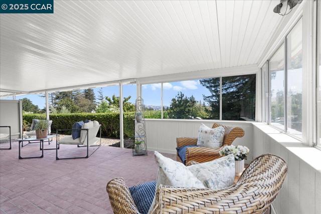 1256 Skycrest Dr, Walnut Creek CA: https://media.crmls.org/mediaz/06795d34-bdd7-4eff-9a6d-80601d65b0ad.jpg