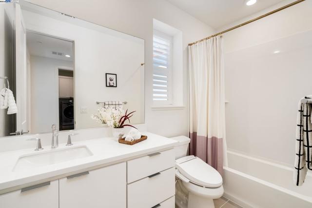 1002 Mary Beth Ter, San Ramon CA: https://media.crmls.org/mediaz/0679a384-705e-4286-b0b9-dd4222cc2019.jpg