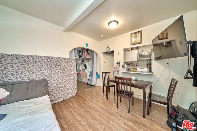 1259 S Bronson Avenue, Los Angeles CA: https://media.crmls.org/mediaz/0679eaa9-b01d-49a7-975a-1b03dc66c977.jpg