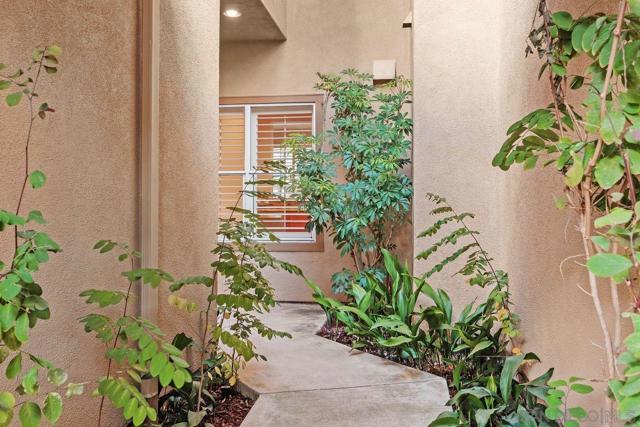 3965 Via Holgura, San Diego CA: https://media.crmls.org/mediaz/067a5b92-6297-40fd-b902-12d2e4be27a4.jpg