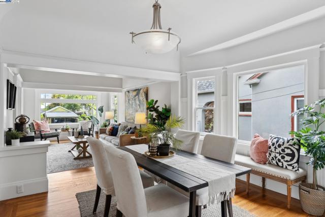 3206 Garfield Ave, Alameda CA: https://media.crmls.org/mediaz/067a651d-42f5-440d-b14b-2890bdd5df61.jpg