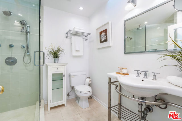 1119 23rd Street, Santa Monica CA: https://media.crmls.org/mediaz/067a991a-48b2-4f48-9ff4-70c5a049f843.jpg