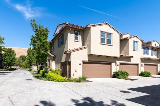 5300 Fioli Loop, San Ramon CA: https://media.crmls.org/mediaz/067ad8f5-1beb-44a9-b327-28eb4041a7c5.jpg