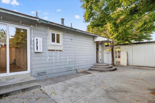 3703 Florence Street, Redwood City CA: https://media.crmls.org/mediaz/067ae5b6-e984-4afc-b4dc-041b0d4d9842.jpg