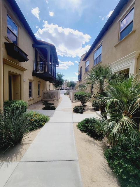 118 Paseo Bravo, Palm Desert CA: https://media.crmls.org/mediaz/067b674e-0d8d-4f38-98c3-78b52cc2686e.jpg