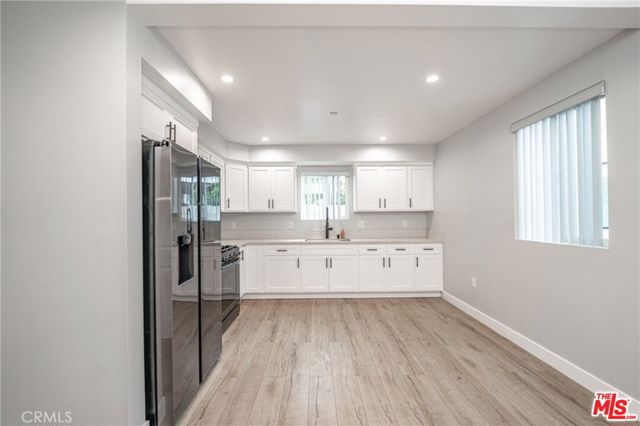 433 W Gage Avenue, Los Angeles CA: https://media.crmls.org/mediaz/067bb5dd-b1b4-4841-99ed-b8978d460390.jpg