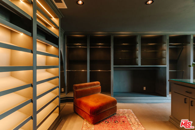 8559 Edwin Drive, Los Angeles CA: https://media.crmls.org/mediaz/067bc375-7522-417e-8d9f-c93d29cb0229.jpg
