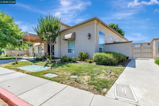 631 Baldwin Drive, Brentwood CA: https://media.crmls.org/mediaz/067bc448-0947-4a43-8708-184ecf300a23.jpg