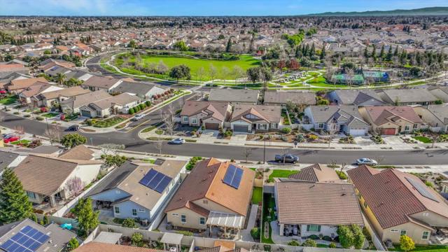 1467 Chestnut Hill Drive, Manteca CA: https://media.crmls.org/mediaz/067be139-cbff-4b6f-94bb-e87e73ab1a14.jpg