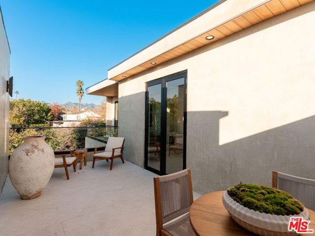 517 N Edinburgh Avenue, Los Angeles CA: https://media.crmls.org/mediaz/067c876b-1f28-4616-994a-dcbc6612038a.jpg