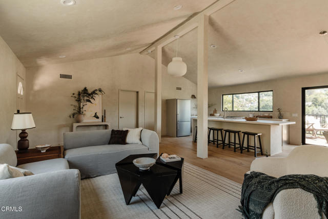 2225 Cazador Drive, Los Angeles CA: https://media.crmls.org/mediaz/067ce1d8-442b-4918-b320-4ce57781be1c.jpg