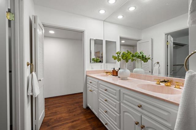 522 Thain Way, Palo Alto CA: https://media.crmls.org/mediaz/067d2919-a753-4634-807a-4e85df33b31f.jpg