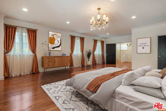 Image 10 of 22 For 806 Crescent Heights Boulevard
