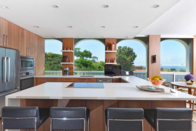 1001 Genter, La Jolla CA: https://media.crmls.org/mediaz/067d7e60-2af2-44b4-840d-de4018152df6.jpg