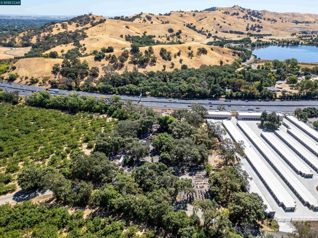 5930 Cherry Glen Rd, Vacaville CA: https://media.crmls.org/mediaz/067dec1d-e340-4913-b84d-c79679cf5d8c.jpg