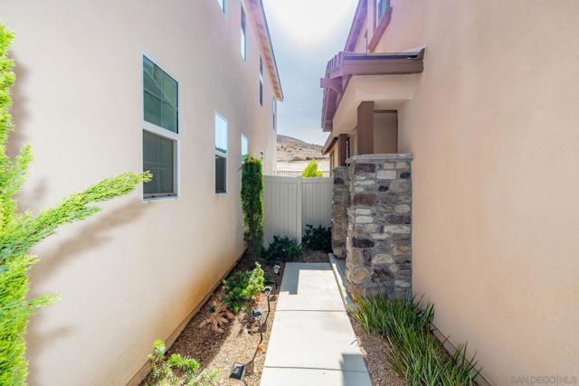 532 Enzo St, Lake Elsinore CA: https://media.crmls.org/mediaz/067dffeb-8fc7-4215-a5a1-83c21eba6b7c.jpg