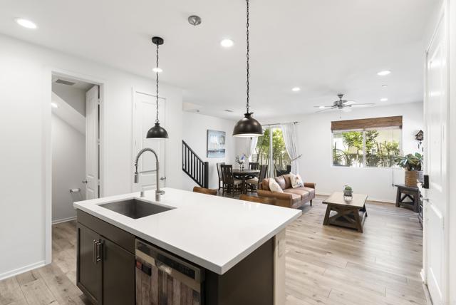 1212 Via Lucero, Oceanside CA: https://media.crmls.org/mediaz/067e0b10-db5f-4c76-933b-add6c7582273.jpg