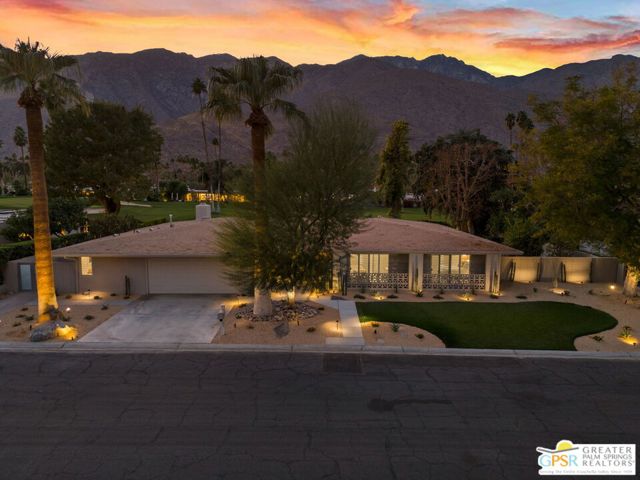 2367 S Yosemite Drive, Palm Springs CA: https://media.crmls.org/mediaz/067e0e1c-a551-4714-9663-6421fcdf6761.jpg