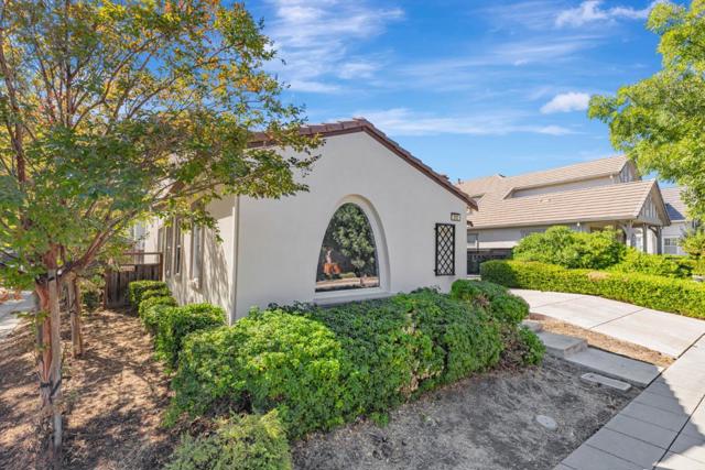 202 W Fauna Avenue, Mountain House CA: https://media.crmls.org/mediaz/067e10d8-bd8c-4601-960e-7c6979cf5abc.jpg