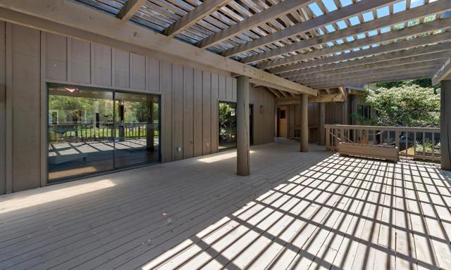 14449 Liddicoat Circle, Los Altos Hills CA: https://media.crmls.org/mediaz/067e32c2-91b0-41ba-aa57-199fd65b9f59.jpg