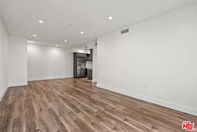429 N Hayworth Avenue, Los Angeles CA: https://media.crmls.org/mediaz/067e3fe3-4ffa-492f-a8e1-9ba23bcf1f2a.jpg