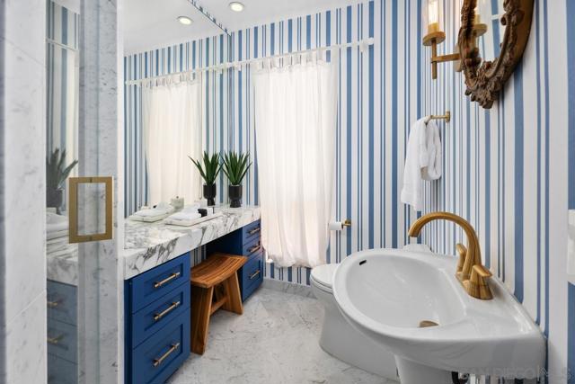7505 Pepita Way, La Jolla CA: https://media.crmls.org/mediaz/067e8725-a6cf-4dd2-bcc5-bb12383c3f07.jpg
