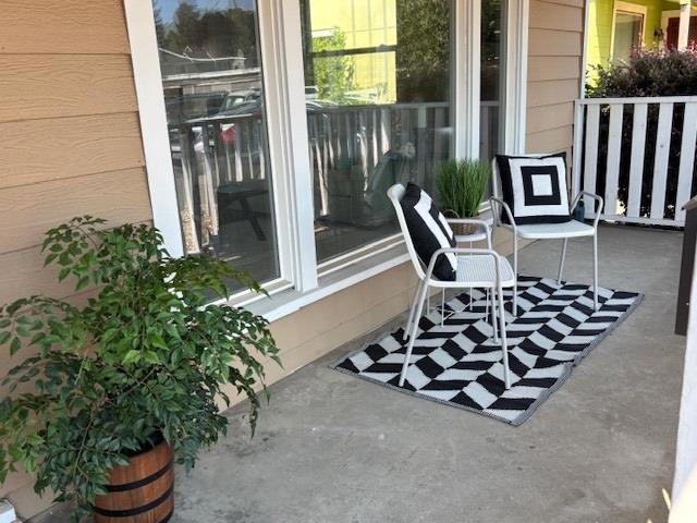 465 Flower Avenue, Santa Rosa CA: https://media.crmls.org/mediaz/067eae90-5293-4558-9d06-84d56523014c.jpg