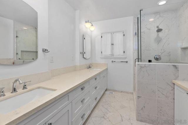 7728 Ludington Pl, La Jolla CA: https://media.crmls.org/mediaz/06806510-1964-4f58-ac91-f2557bd532bb.jpg