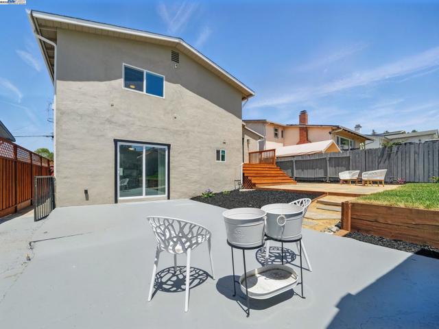 2579 Jacobs St, Hayward CA: https://media.crmls.org/mediaz/068081b7-2867-4314-a7a0-bfa67c702b0a.jpg