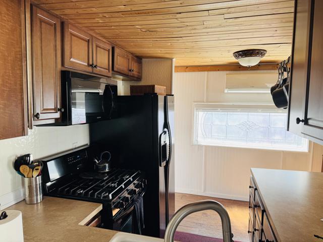 252 Raincloud Street, Palm Springs CA: https://media.crmls.org/mediaz/0680da2a-968e-4669-8465-42daa3de7d55.jpg