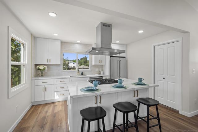 3675 Herbert St, San Diego CA: https://media.crmls.org/mediaz/0681435c-17e9-49ab-9c37-06bb127158e8.jpg