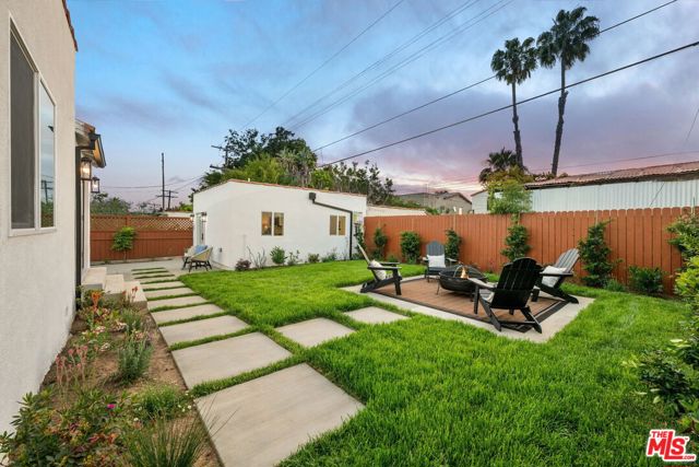 1237 S Curson Avenue, Los Angeles CA: https://media.crmls.org/mediaz/06815b38-00e0-4f7b-a513-fa792cbd18a1.jpg