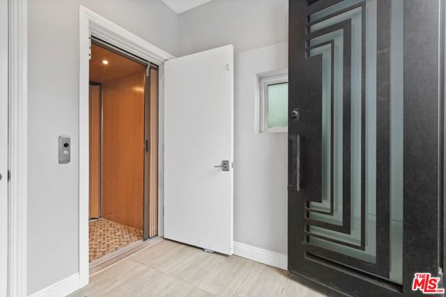 436 Levering Avenue, Los Angeles CA: https://media.crmls.org/mediaz/0681d54f-2119-43e7-8e0b-eaac18a953cf.jpg