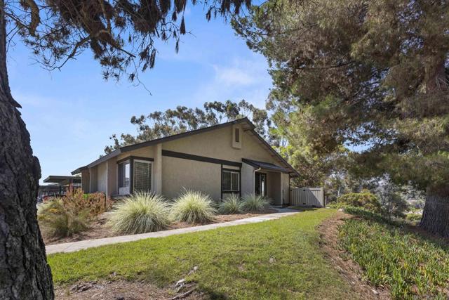 12194 Wilsey Way, Poway CA: https://media.crmls.org/mediaz/0682255c-0db7-4563-af1e-f06c31adbd91.jpg