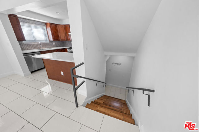 148 S Reeves Drive, Beverly Hills CA: https://media.crmls.org/mediaz/06825b97-dec4-491a-b189-2cf37d6fccbe.jpg